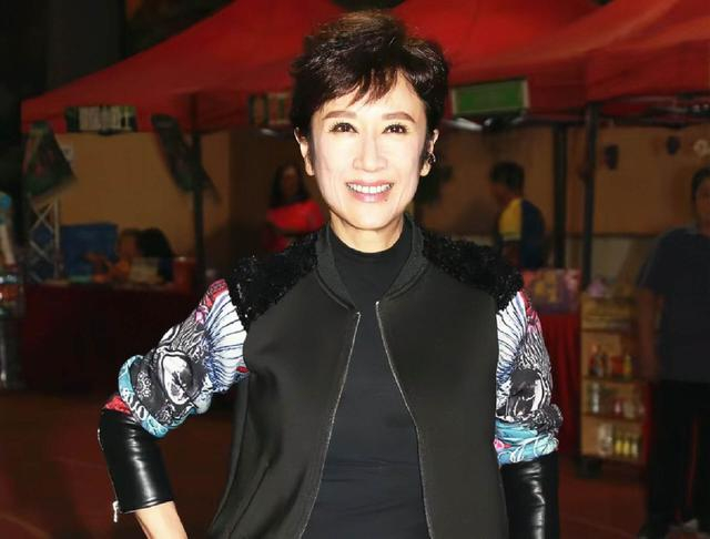 被误传离世！TVB知名老戏骨疑患病，身材消瘦体重仅70斤|吕珊|TVB|香港_新浪新闻