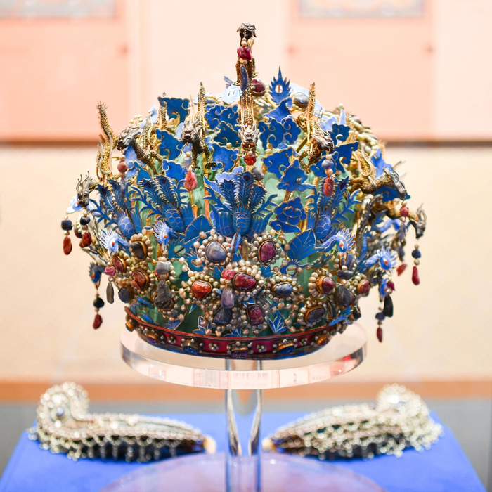 龙冠凤冠合璧亮相有俩只展一天别急点这儿看图