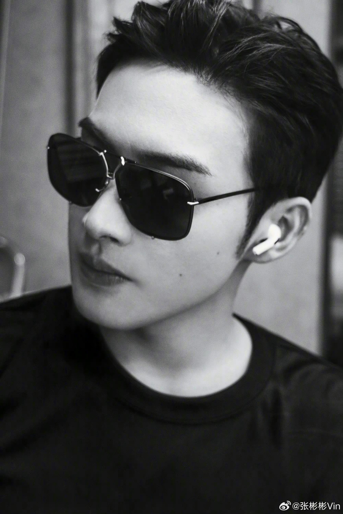 我宣布张彬彬就是墨镜9815之神～太迷人了!|张彬彬_新浪新闻