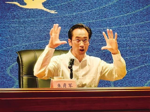 烟火里谋生诗词中寻梦2023中国诗词大会的亚军朱彦军做客周末名家讲堂