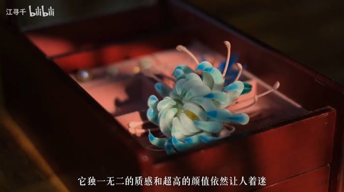 非遗绒花，以天然蚕丝和铜丝为原材料制作而成，电视剧《延禧攻略》中的富察皇后曾用它来做头饰。（图/@江寻千）