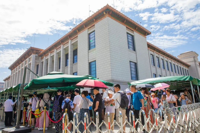 暑期，观众热情参观国家博物馆
