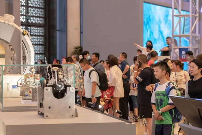 暑期，观众热情参观国家博物馆