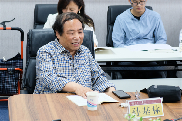 诗人、山东大学教授孙基林