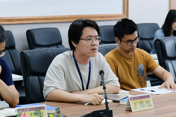 青年诗人王子瓜，本名王玮旭