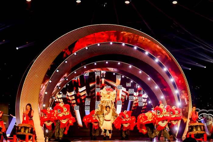 广州歌舞剧院舞剧舞蹈演员表演《醒·狮》