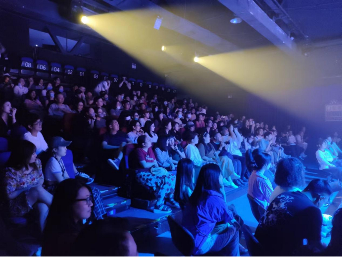 小剧场演出现场。