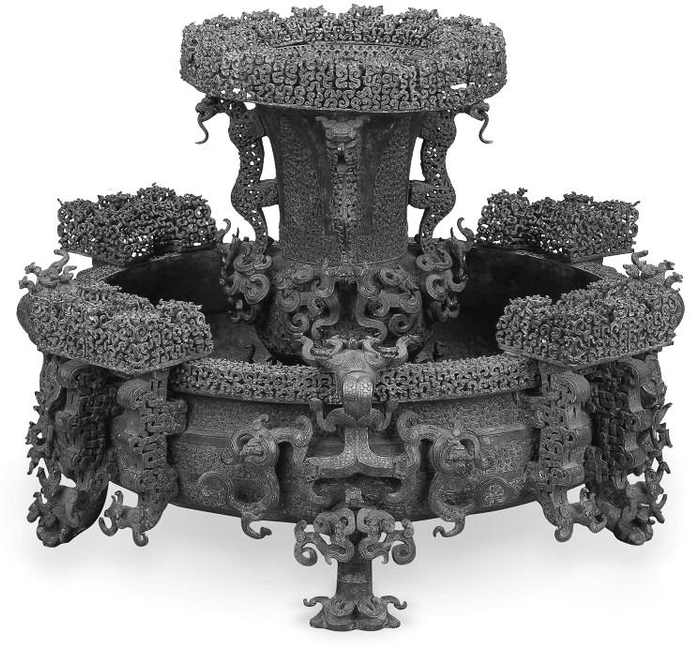 图17 曾侯乙尊盘