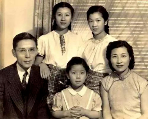 可惜"文革"打散了这个美满的家庭,儿子梁鉴也随了母姓,改名为周志兵