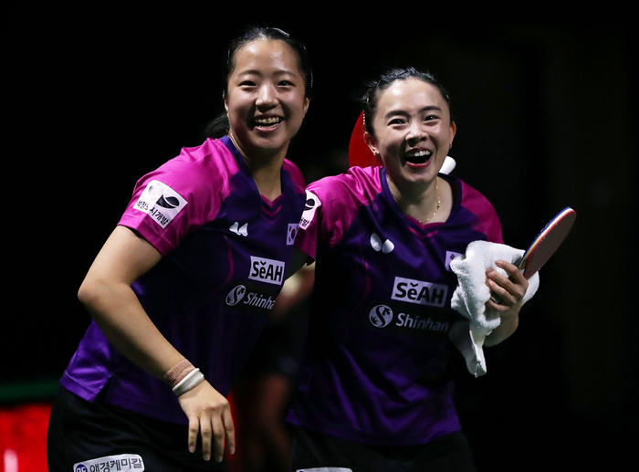 韩国组合田志希/申裕斌成为女双世界第一，国乒队必须重视这个对手。  图/新华社