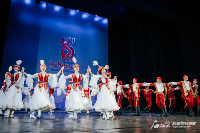 哈萨克斯坦萨尔塔纳国家舞蹈团歌舞晚会《富饶的家乡》剧照。自治区文化和旅游厅供图