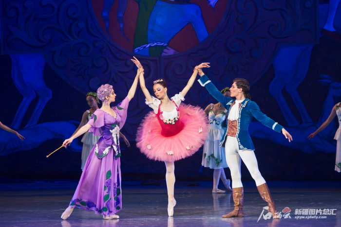 白俄罗斯国家大剧院芭蕾舞团芭蕾舞剧《睡美人》剧照。自治区文化和旅游厅供图