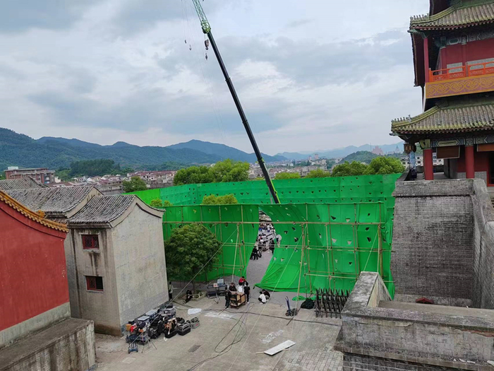 （拍摄中的剧组）