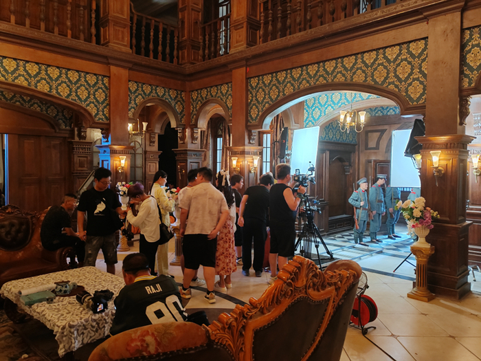 （正在拍摄的剧组）