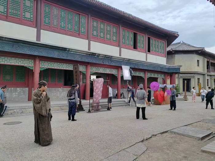 （正在拍摄的剧组）