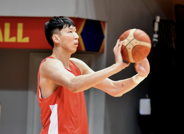 周琦加盟北京首钢转会黄了,天价签字费劝退三支球队|cba|新疆|周琦