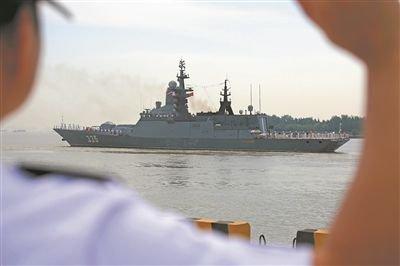 7月11日，俄舟师“响亮”号护卫舰驶离上海。任伟 摄