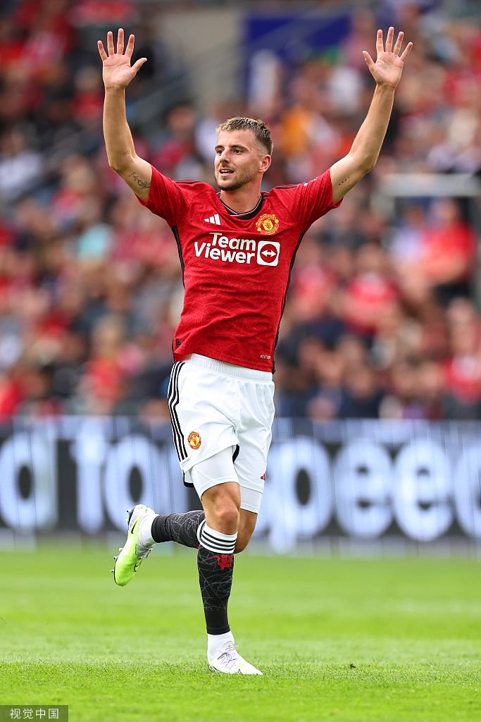 芒特首次代表曼联出战。