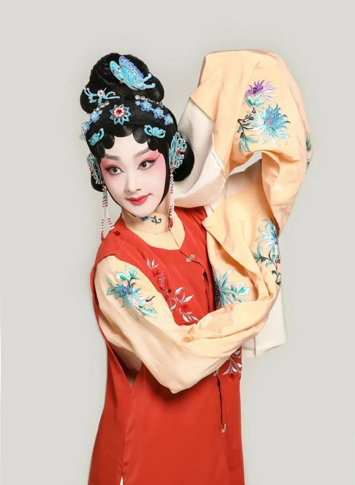 为青年演员助力"老带新"更显津门京剧传承丑行演员窦骞更是"一赶二