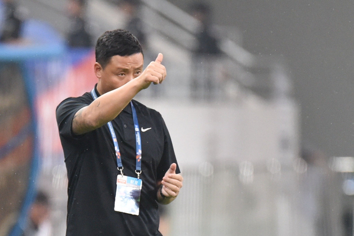 深圳队主帅陈涛选择了辞职。