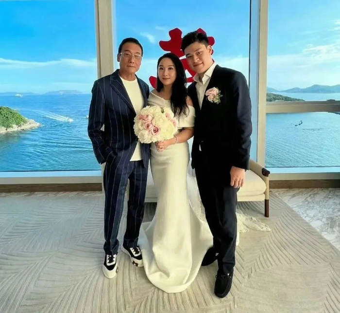 每十年结一次婚,他是香港最痴情影帝|梁家辉|江嘉年|影帝_新浪新闻