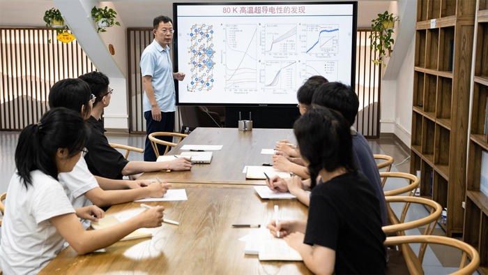 从0到1重大突破！中大王猛团队发现全新高温超导体