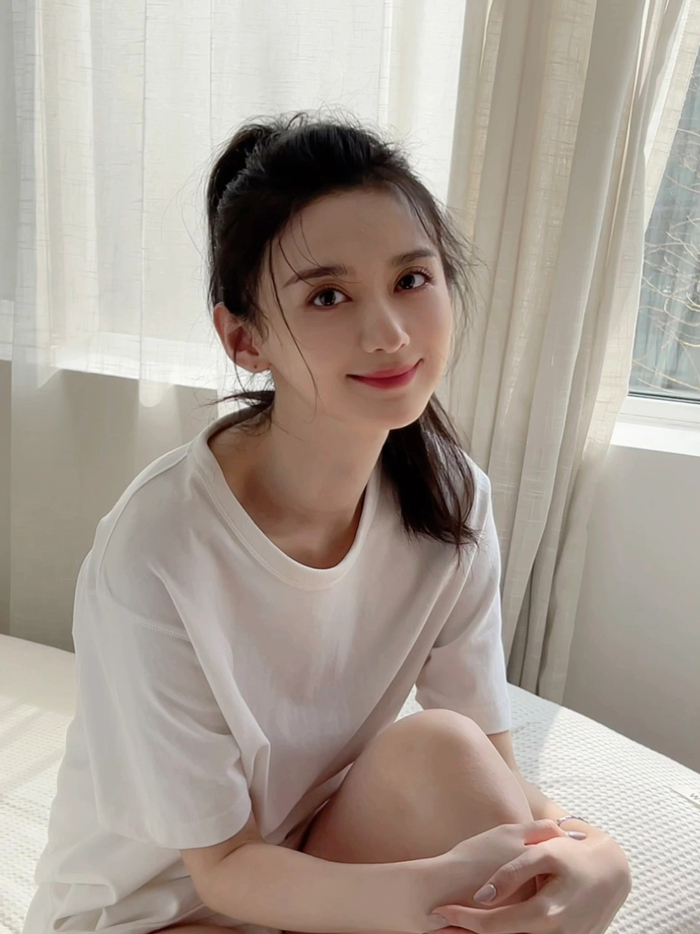 徐梓钧白色甜美私服写真|徐梓钧|私服|写真_新浪新闻