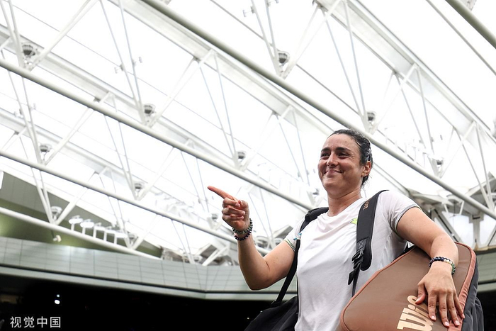 贾巴尔背靠背杀入温网决赛。