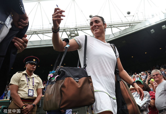 笑容一直都在贾巴尔的脸上。