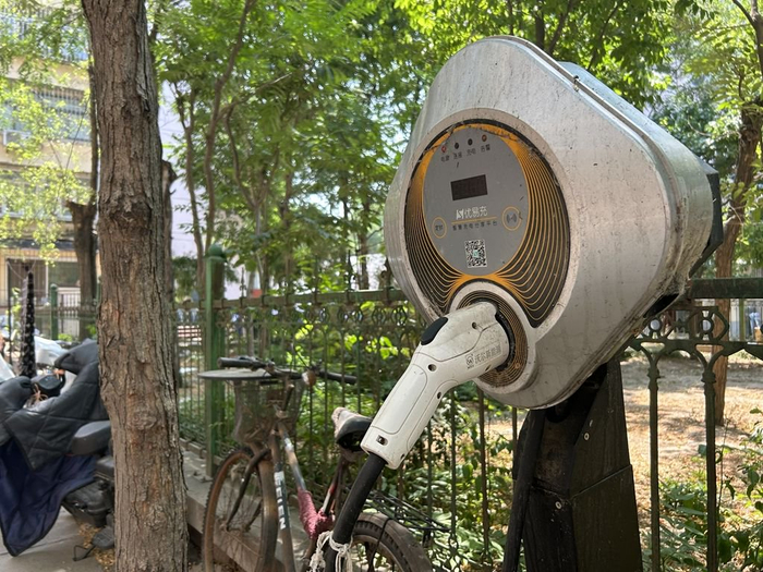 晨光小区，居民自行安装的新能源充电桩