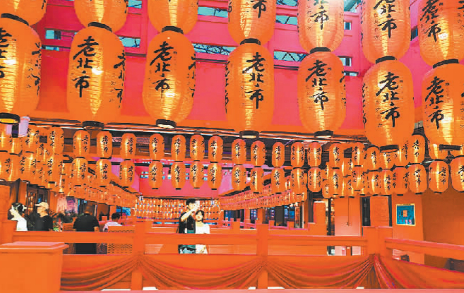 在沈阳市和平区老北市，古韵国风与潮流文化相得益彰。记者 孙潜彤摄