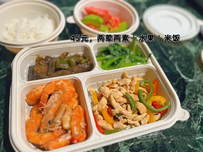 竹悦吃到的午餐，受访者供图