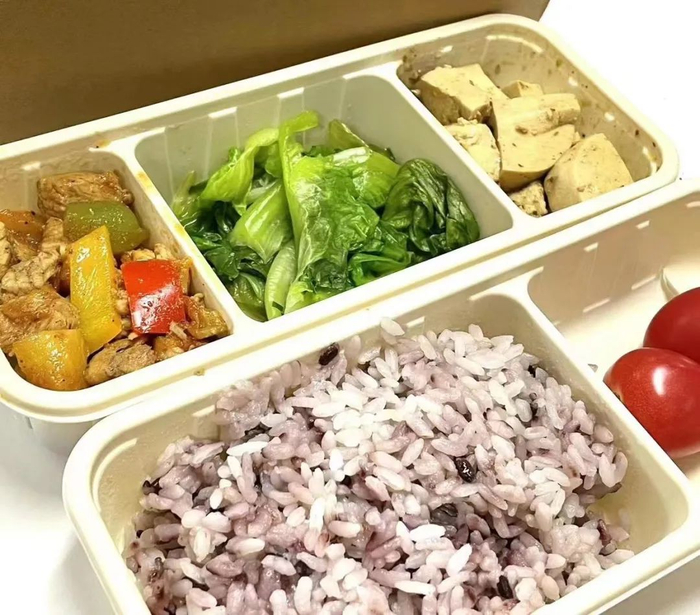 小嘉售卖的午餐，受访者供图