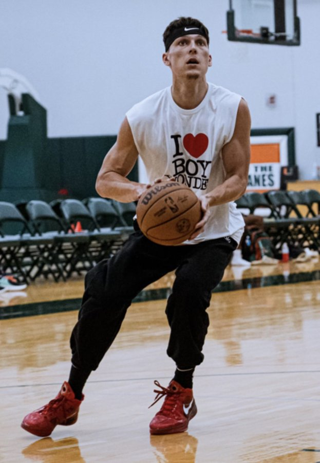 美媒晒希罗训练照片,手臂肌肉线条超明显|自媒体|希罗|泰勒_新浪新闻