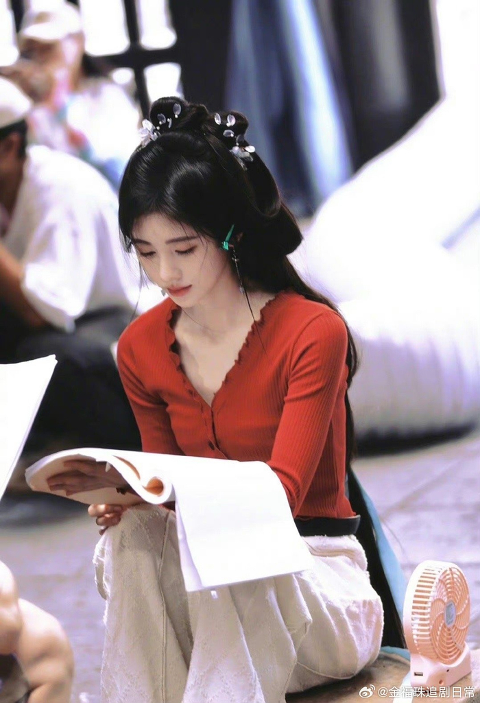 鞠婧祎新剧花间令换了妆容后的造型美绝了_新浪新闻