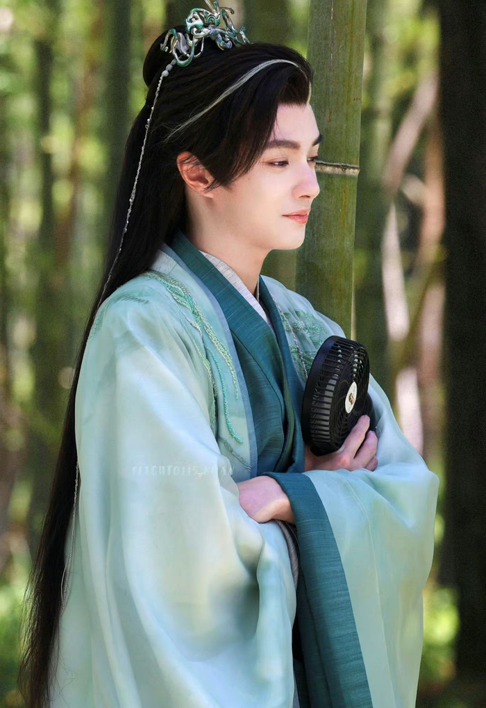 官鸿四海重明路透他真的好美!|官鸿|明路|四海_新浪新闻