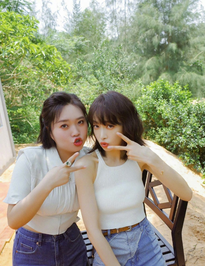 宋茜晒与李雪琴的合照,两人穿着姐妹装感情好好呀……|李雪琴|姐妹装