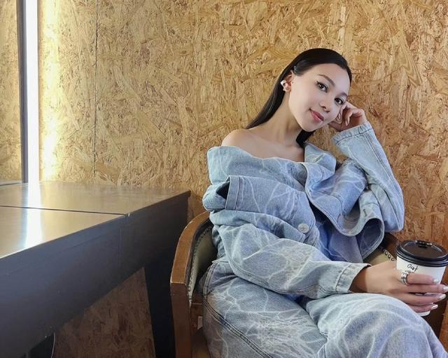 恭喜！香港知名富商与混血女星秘密结婚，买过亿豪宅讨女方欢心|江海迦|郑子邦|姚子羚|低调_新浪娱乐_新浪新闻