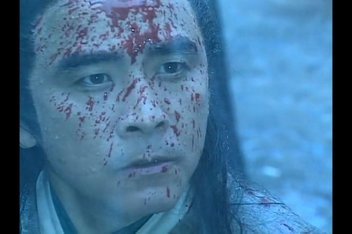 大暴雨中，黄药师削下师父的人头，并带走了冯蘅。黄药师（姜大卫 饰）