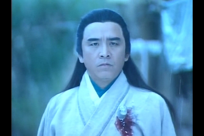 被恋人捅向心口一刀，便带着刀行走在街头