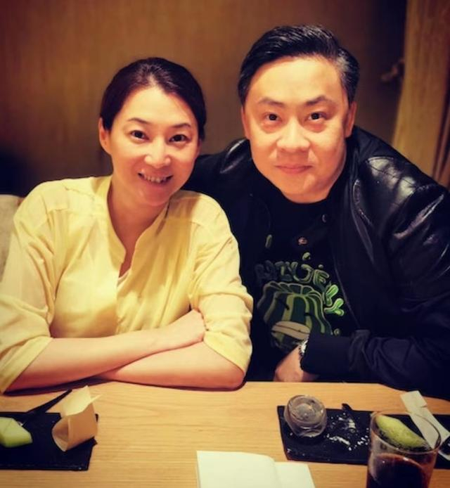 前港姐与老公庆结婚周年,携两子改嫁新加坡富商成幸福少奶|陈伶俐