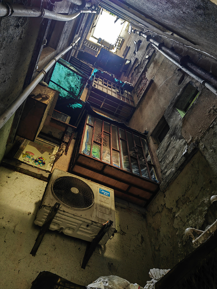 破旧的天井   静安区供图