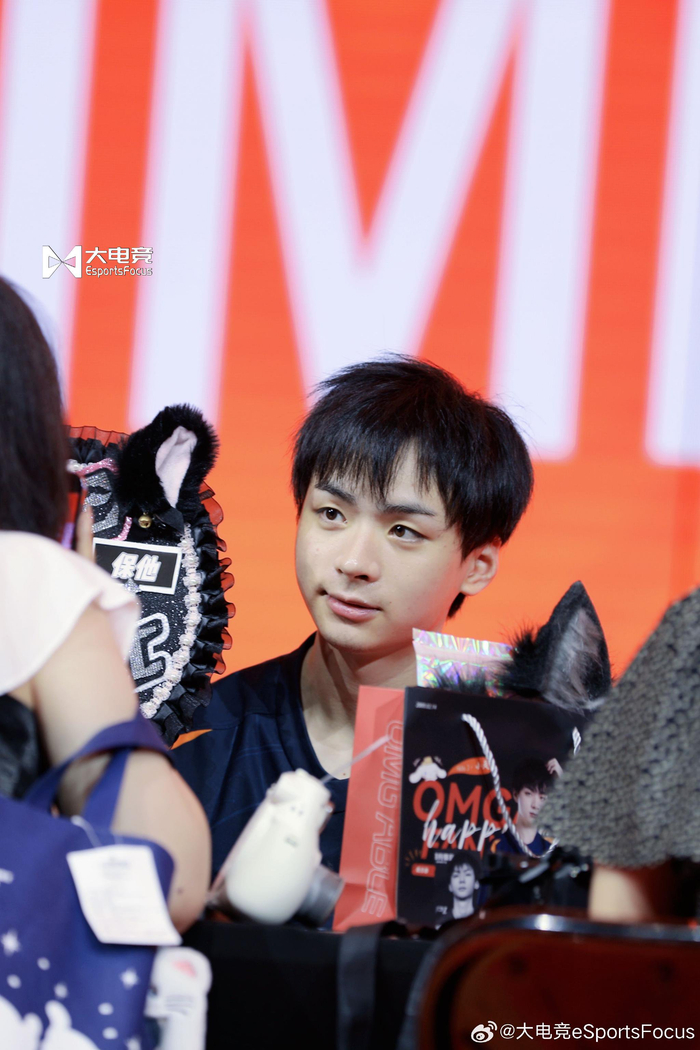 今天粉丝见面会上的able选手 九宫格装不下的可爱|夏季赛|英雄联盟