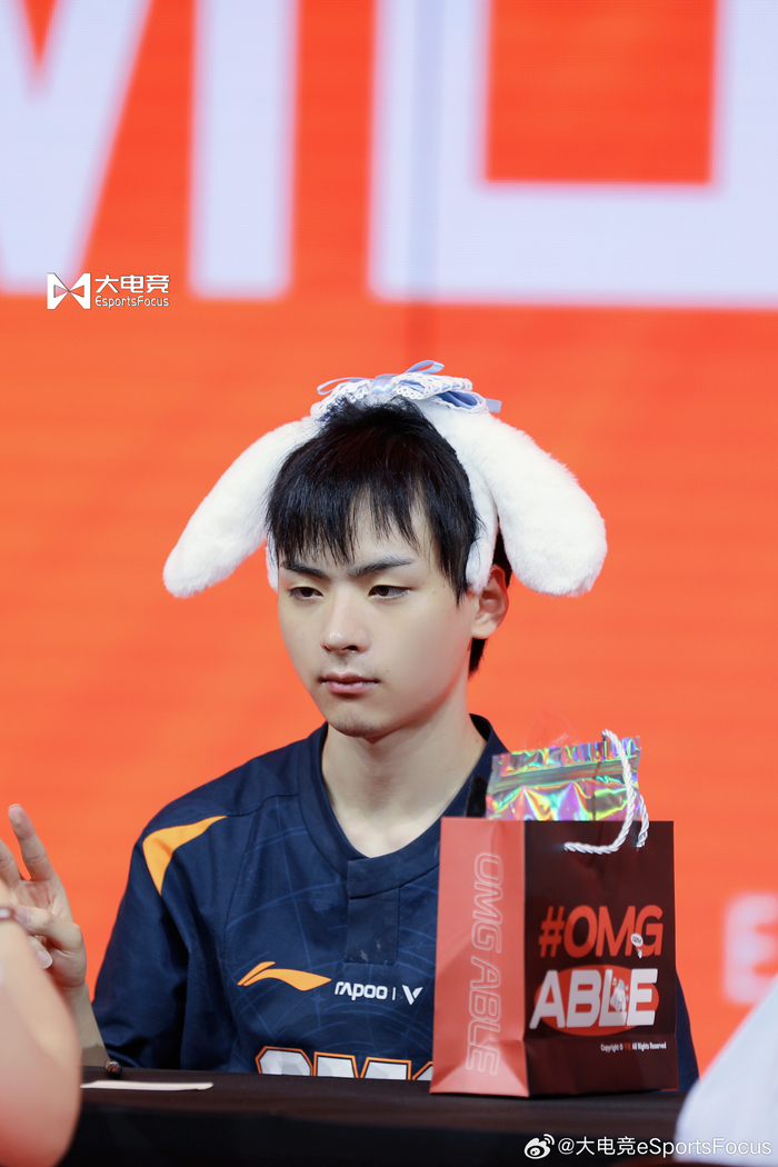 今天粉丝见面会上的able选手 九宫格装不下的可爱|夏季赛|英雄联盟