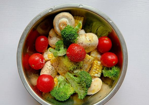 夏季减肥,不妨多吃这四种低脂蔬菜!|芹菜|西兰花|锅_新浪新闻