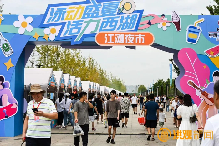 西湖区江滩夜市 记者马悦/图