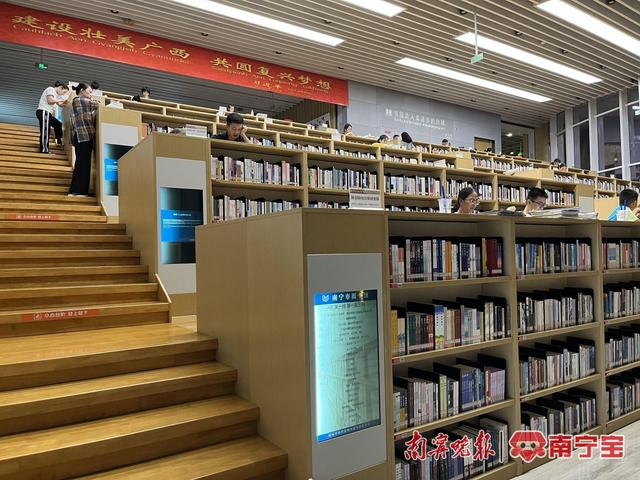 南宁市图书馆重启“夜读模式”