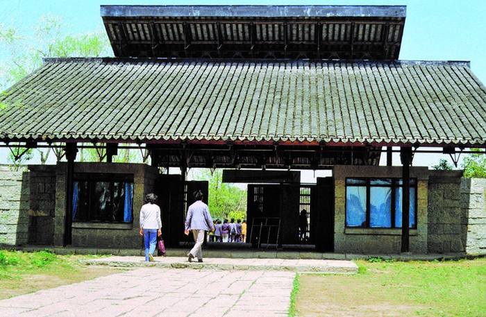 北门建成时，从门内向外看。