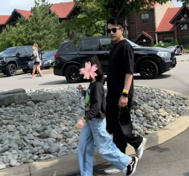 刘恺威带女儿外出图曝光，9岁小糯米身材像杨幂，休闲穿搭显腿长-刘恺威女儿哪年出生