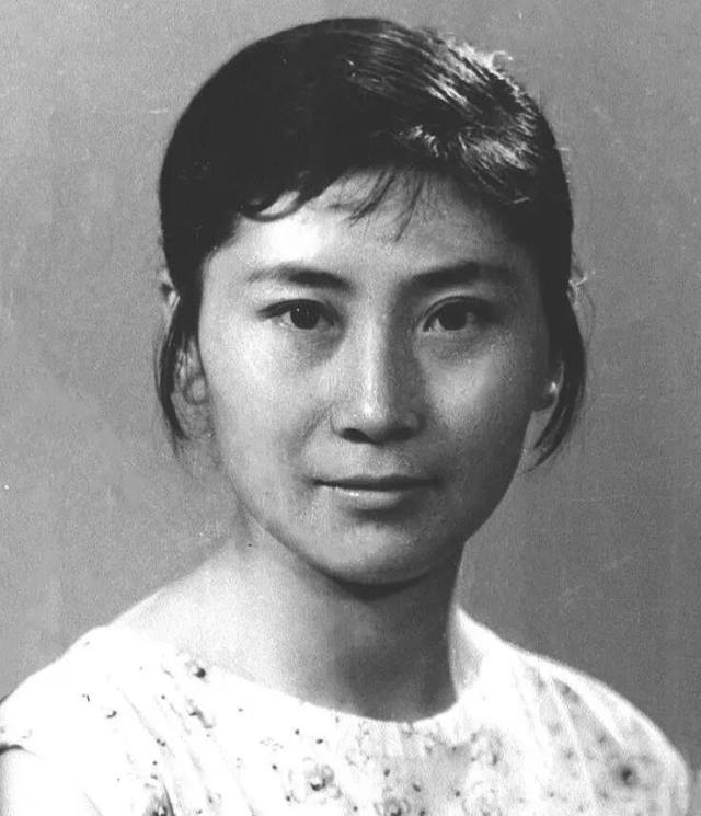 却没想到,1978年7月的一天,袁霞突然接到消息,她因在电影《永不消逝的